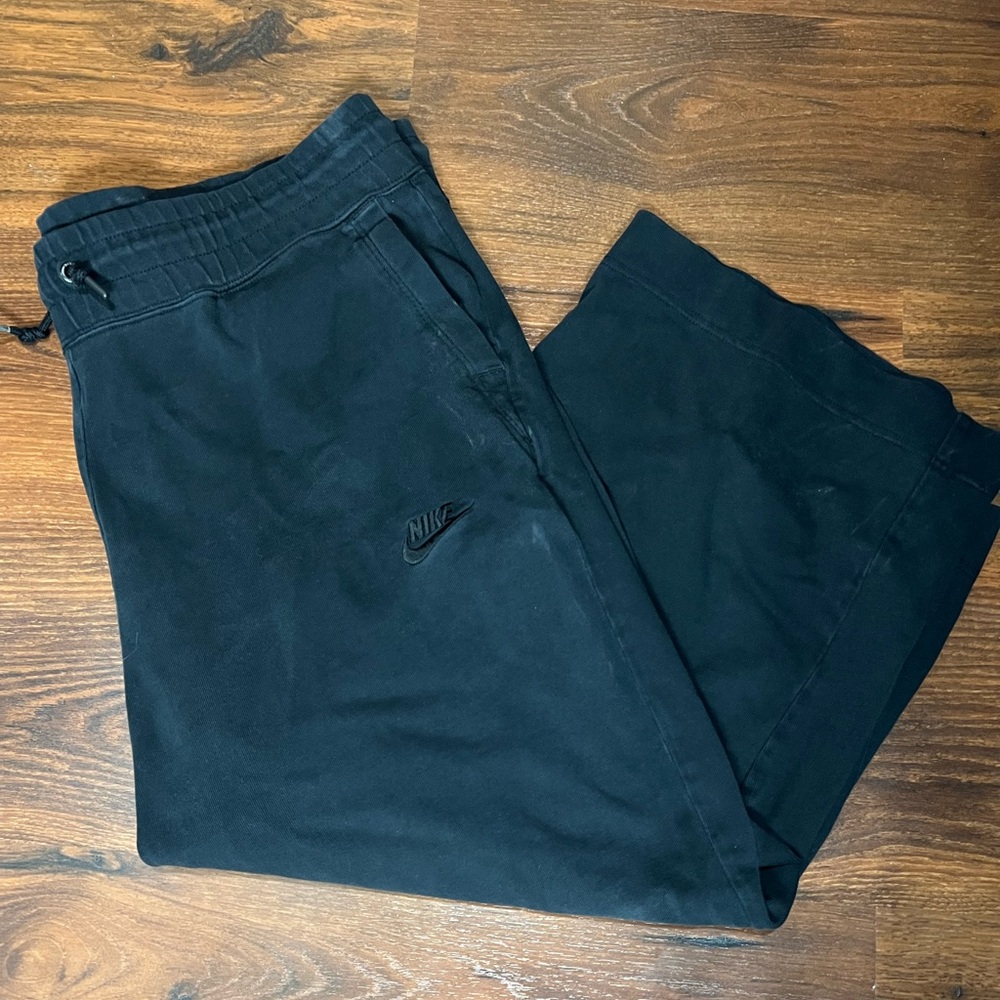 Nike Cropped / Capri Relaxed Fit Pants